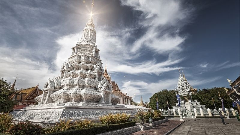 SAOWIN - Đời Sống Hiện Tại Campuchia 2025: Đi Dễ Khó Về 6 Nền Tảng Văn Hóa Campuchia